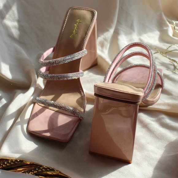 🚨LAST ONE// Blush strappy block heel - Picture 3 of 9